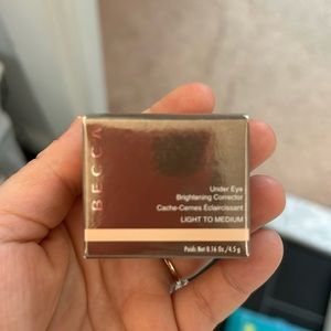Becca under eye brightening corrector light to medium